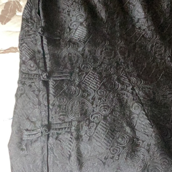 GORGEOUS PURE SILK SLEEVELESS BLOUSE - Picture 5 of 5